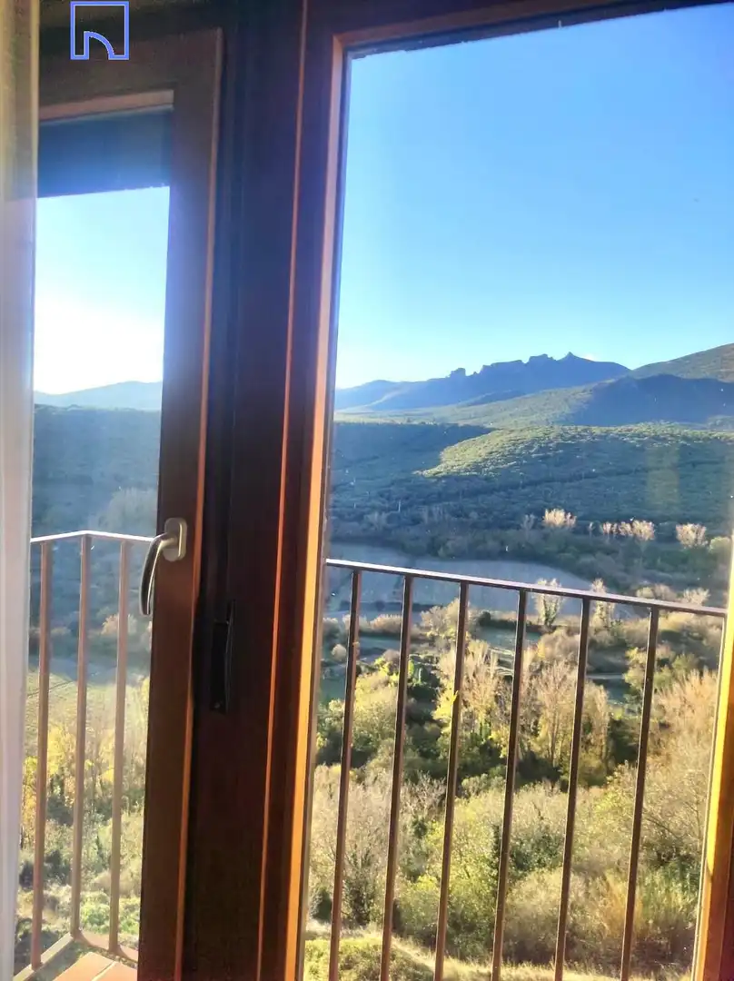 Schlafzimmer von Dachboden zum Verkauf in Añón de Moncayo mit Heizung, Parkett und Terrasse