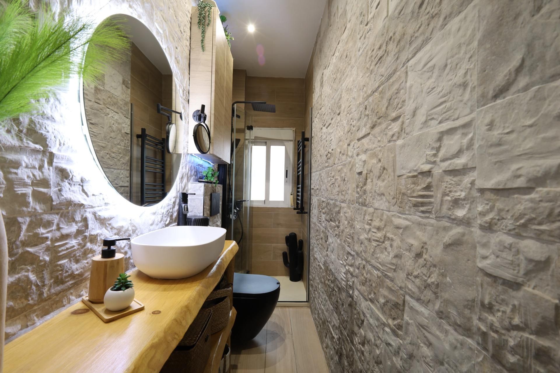 Baño de Planta baja en venta en  Madrid Capital con Aire acondicionado