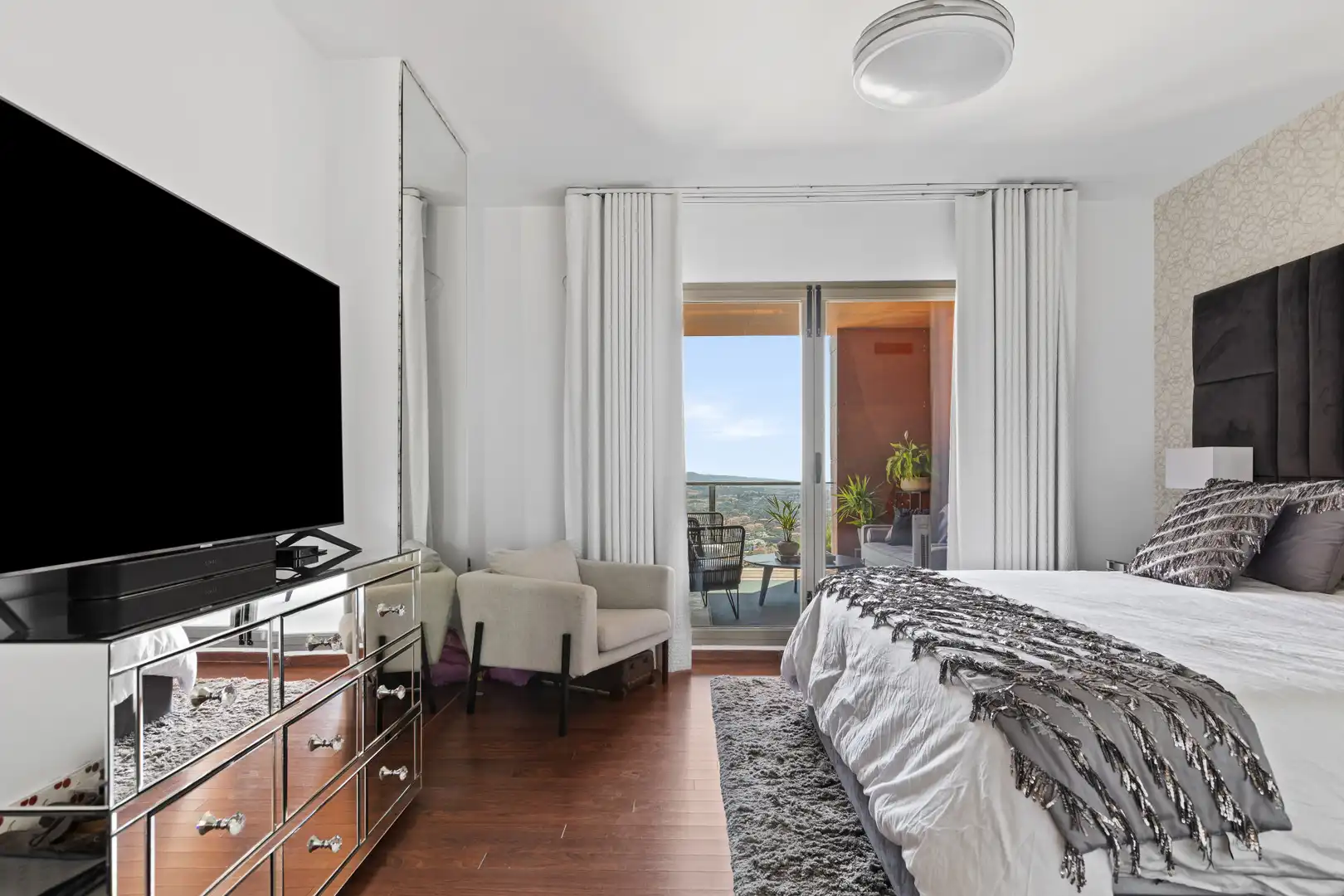 Habitación de Casa adosada de alquiler en Benahavís con Aire acondicionado, Jardín privado y Terraza