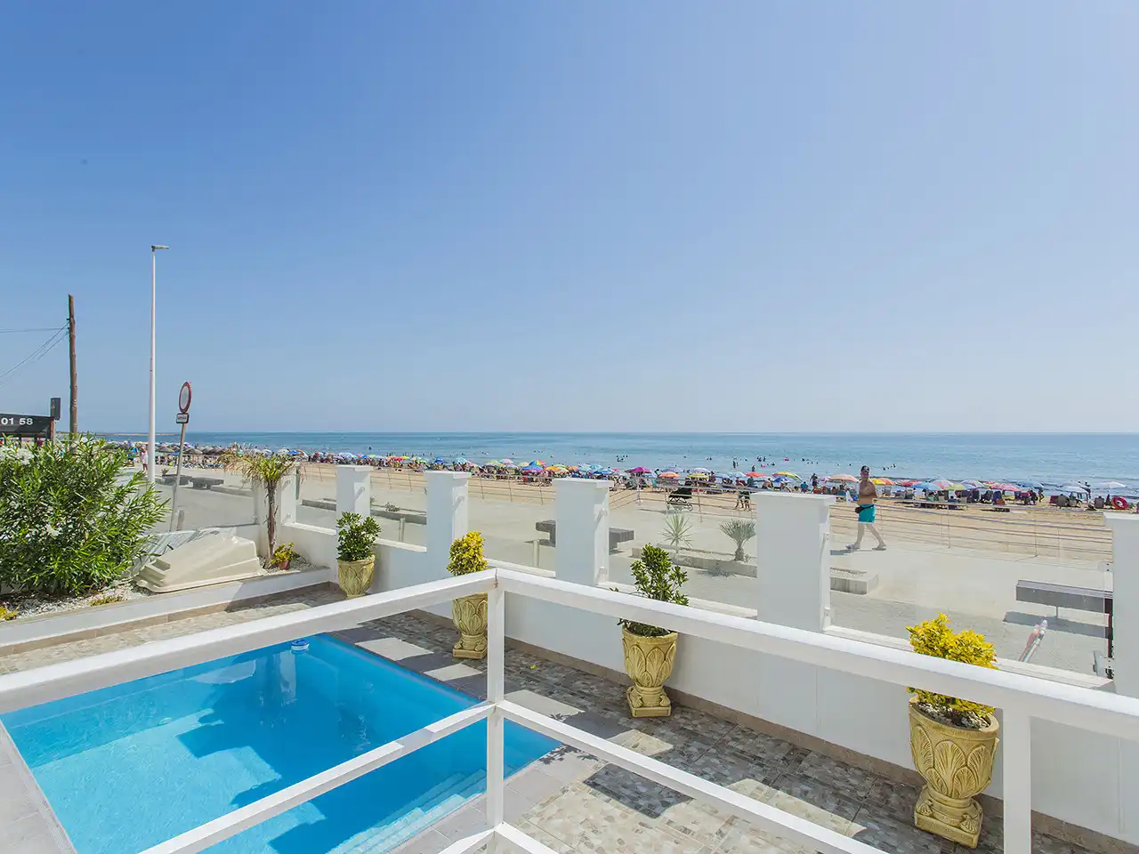 Casa amb piscina en venda a La Mata, imagen 2