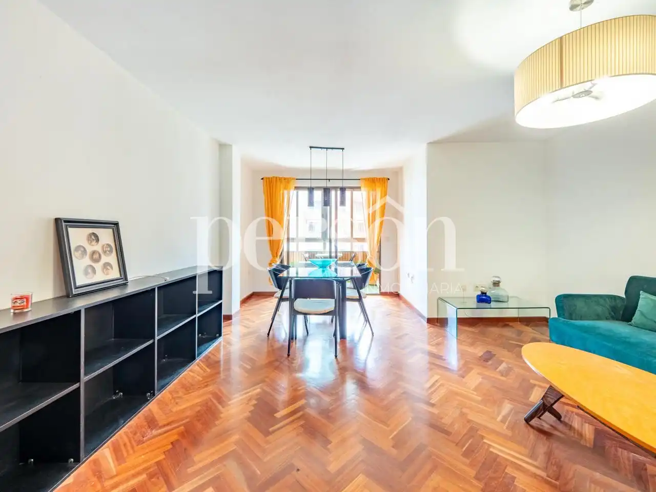 Living room of Flat for rent in Valencia  with Air Conditioner, Parquet flooring and Furnished