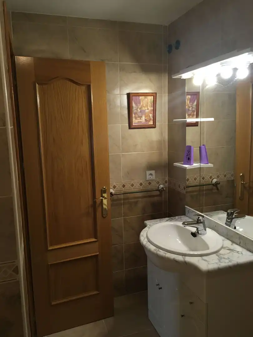 Badezimmer von Wohnung zur Miete in Cedillo del Condado mit Heizung und Möbliert