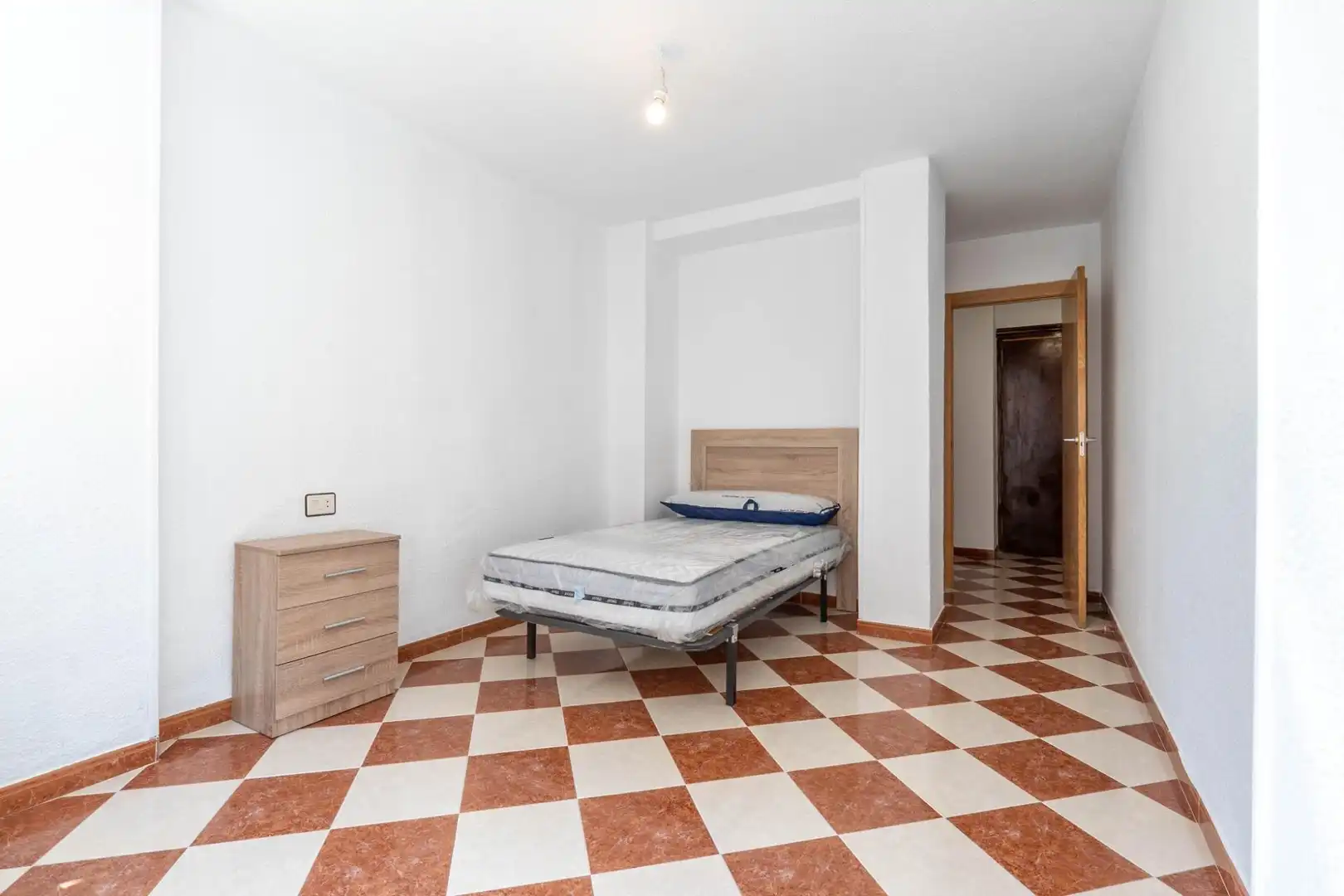 Schlafzimmer von Wohnung zur Miete in Granada mit Heizung und Möbliert