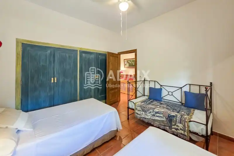 Habitación de Finca rústica en venta en Úbeda con Terraza, Trastero y Balcón