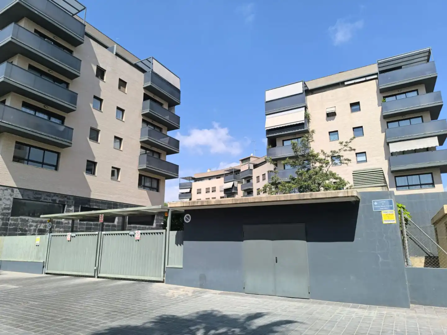 Exterior view of Garage for sale in Valencia