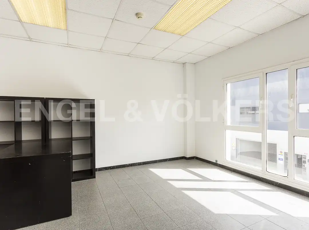 Nau industrial de lloguer en Sant Feliu de Llobregat