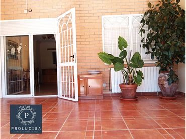 Terraced house for sale in Calle Tulipán