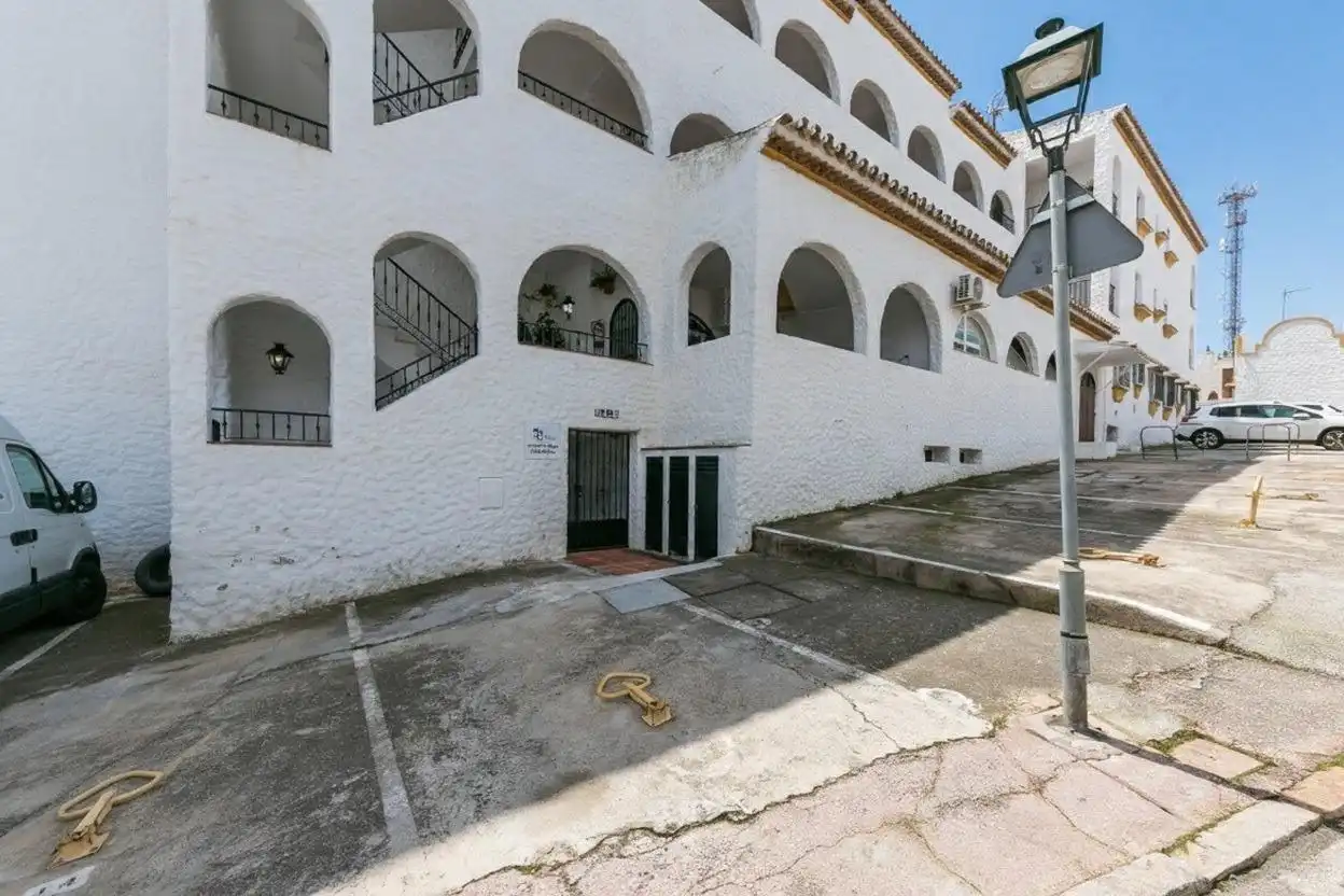 Vista exterior de Ático en venta en Benalmádena con Aire acondicionado, Jardín privado y Terraza