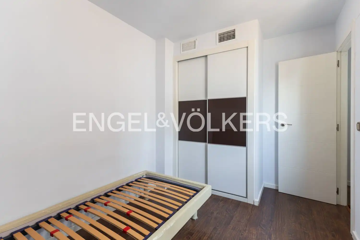 Dormitori de Àtic de lloguer en Valencia amb Aire condicionat, Calefacció i Parquet