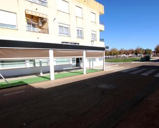 Vista exterior de Local de lloguer en Puebla de la Calzada amb Aire condicionat, Terrassa i Moblat