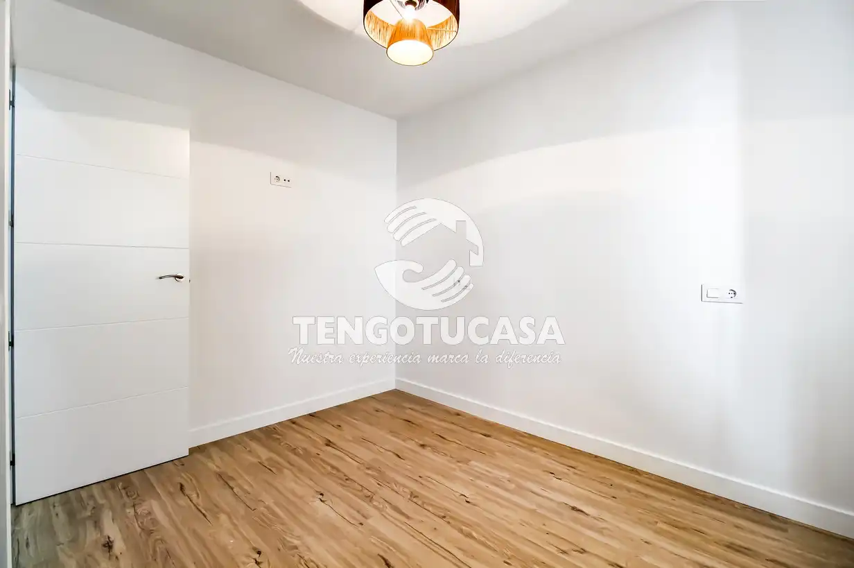 Flat for sale in Madrid  with Air Conditioner, Heating and Furnished