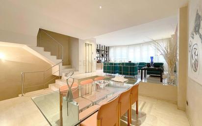 Sala d'estar de Casa o xalet en venda en Manresa amb Aire condicionat, Calefacció i Terrassa