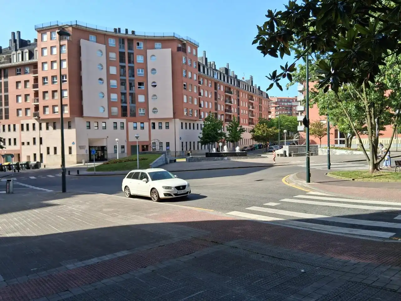 Vista exterior de Local de alquiler en Bilbao  con Aire acondicionado