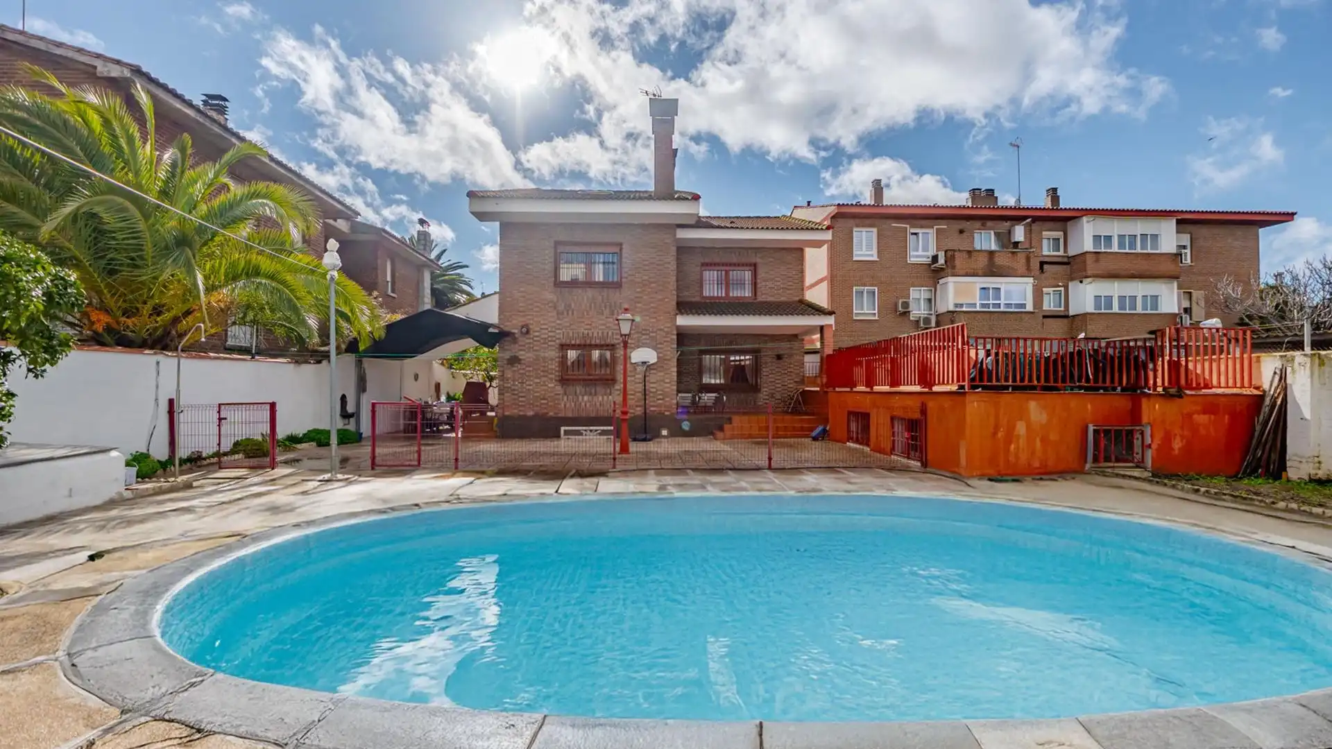 Piscina de Casa o xalet en venda en  Madrid Capital amb Jardí privat, Terrassa i Traster
