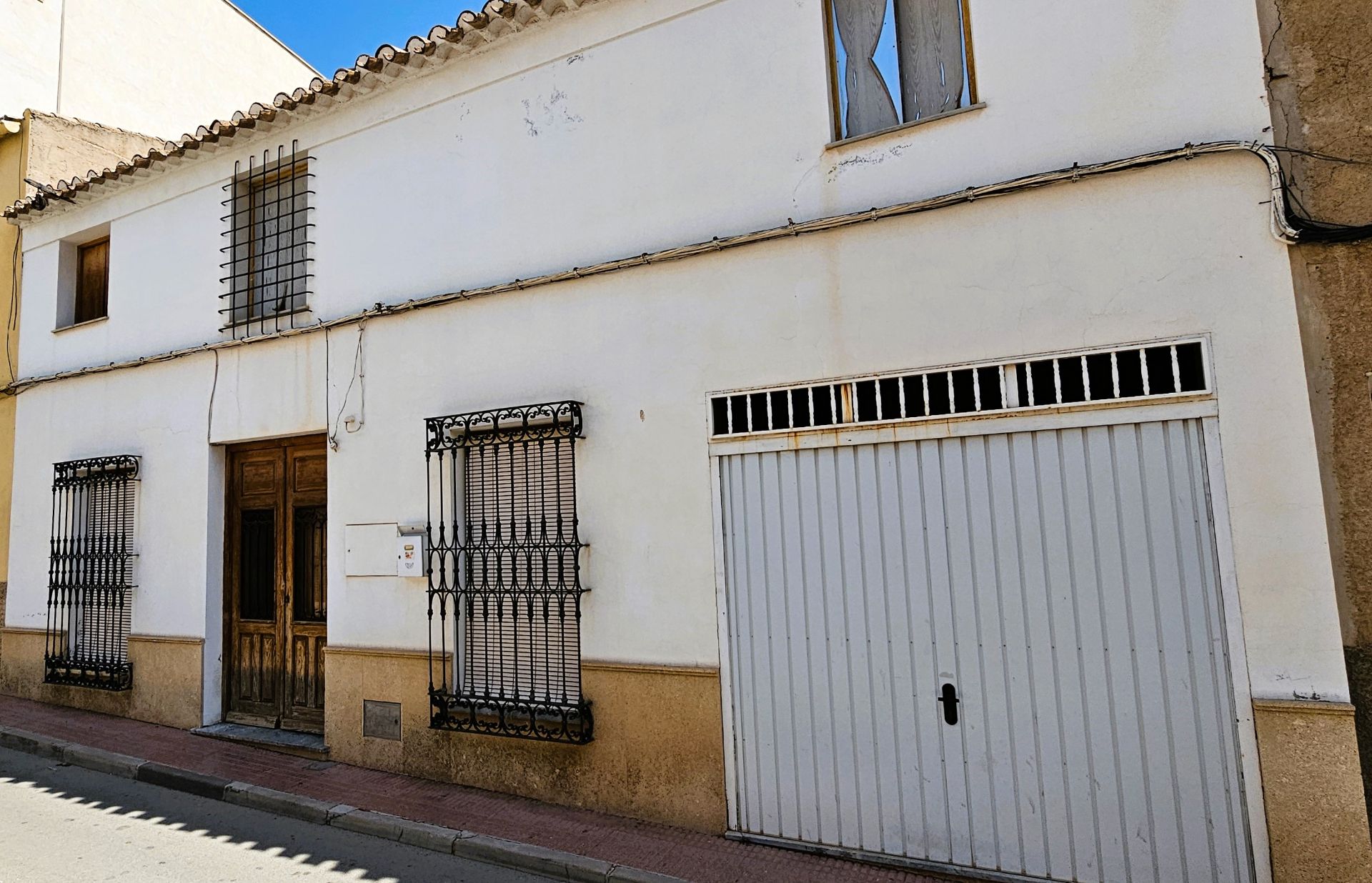 Vista exterior de Casa adosada en venda en Totana amb Terrassa, Traster i Internet