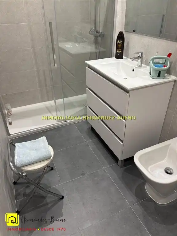 Badezimmer von Wohnung zur Miete in Salamanca mit Heizung, Möbliert und Balkon