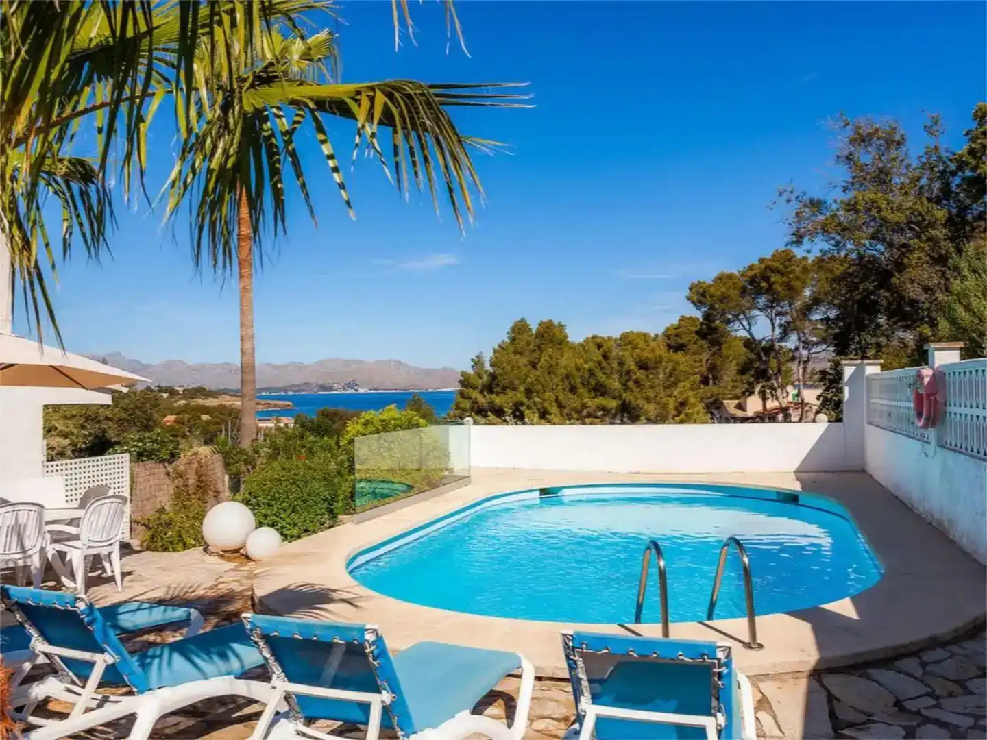 Schwimmbecken von Country house zur Miete in Alcúdia mit Klimaanlage, Privatgarten und Parkett