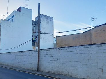 Terreno residencial en venta en Calle Zalamea la Real