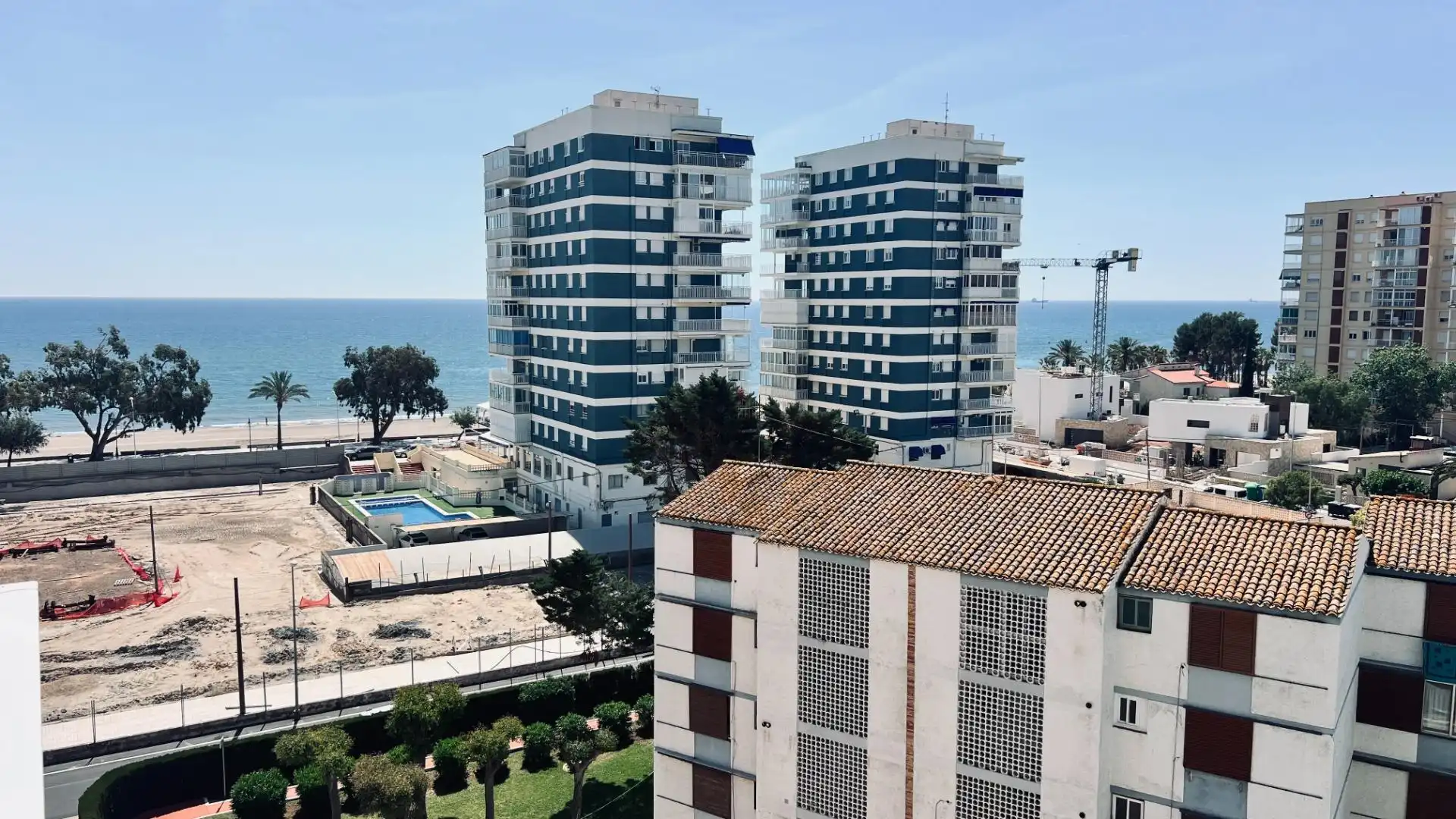 Außenansicht von Wohnungen zum Verkauf in Benicasim / Benicàssim mit Privatgarten, Terrasse und Abstellraum