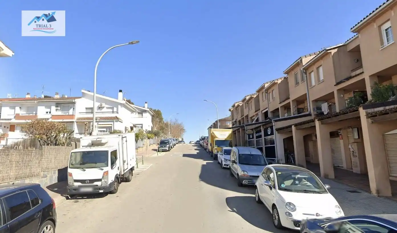 Vista exterior de Casa o chalet en venta en Santa Perpètua de Mogoda con Jardín privado
