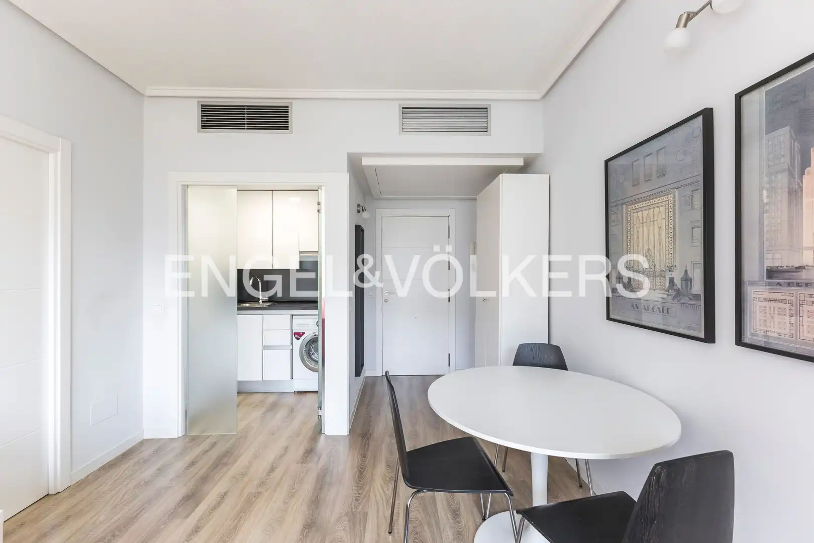 Dining room of Flat for rent in Madrid  with Air Conditioner and Heating