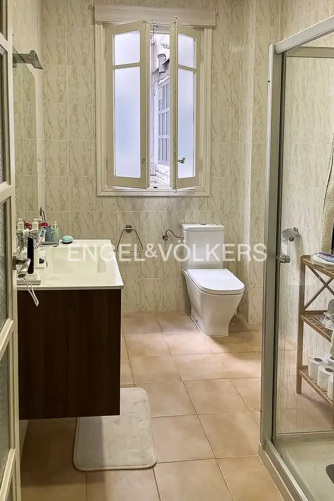 Badezimmer von Wohnung zur Miete in Valencia mit Klimaanlage, Heizung und Möbliert