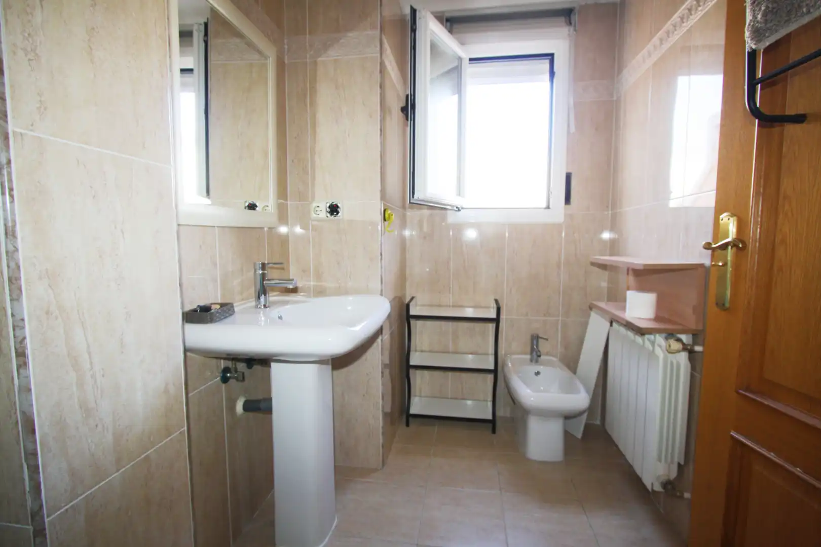Bany de Àtic en venda en Albacete amb Calefacció, Parquet i Terrassa