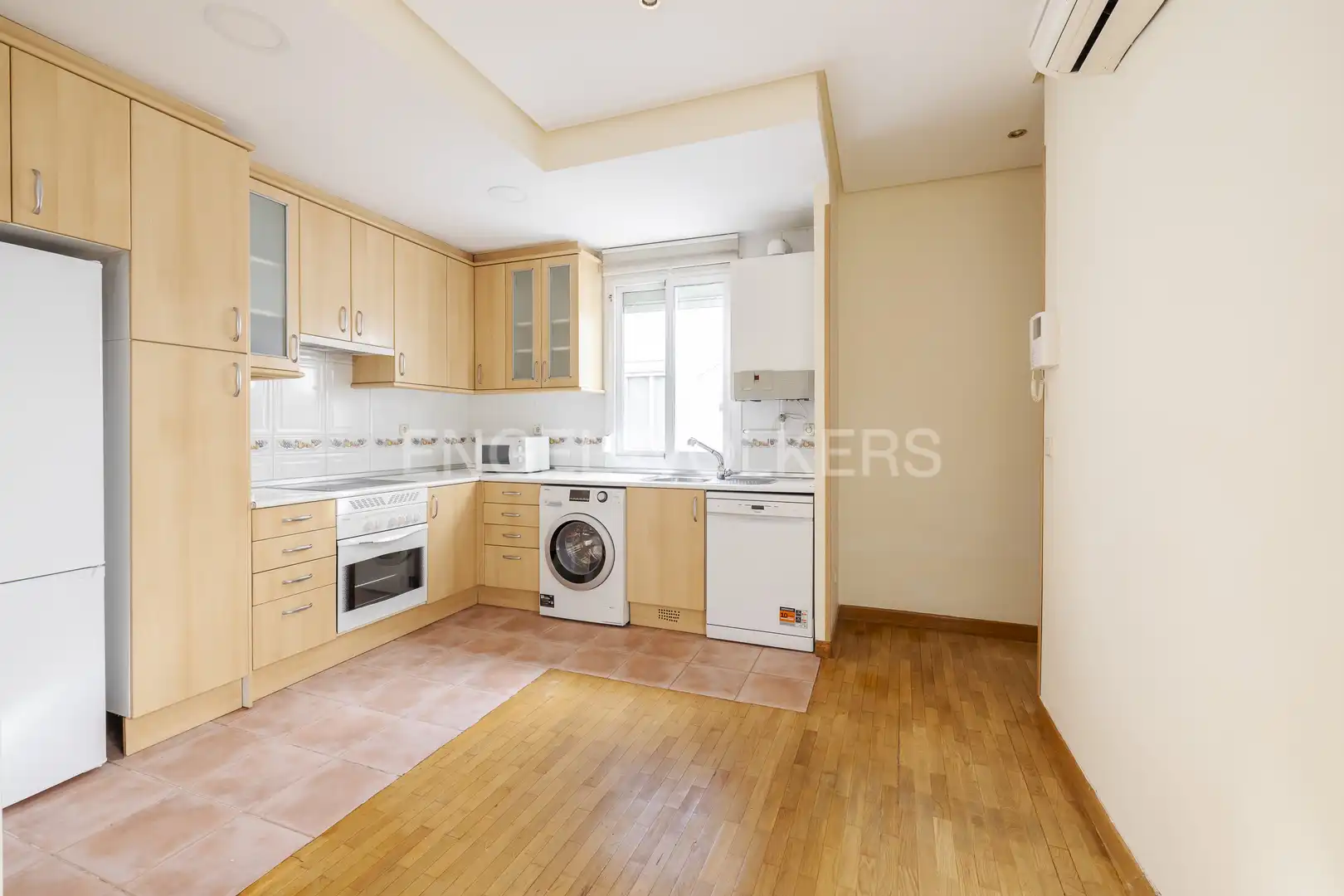 Vista exterior de Piso de alquiler en  Madrid Capital con Aire acondicionado, Calefacción y Parquet