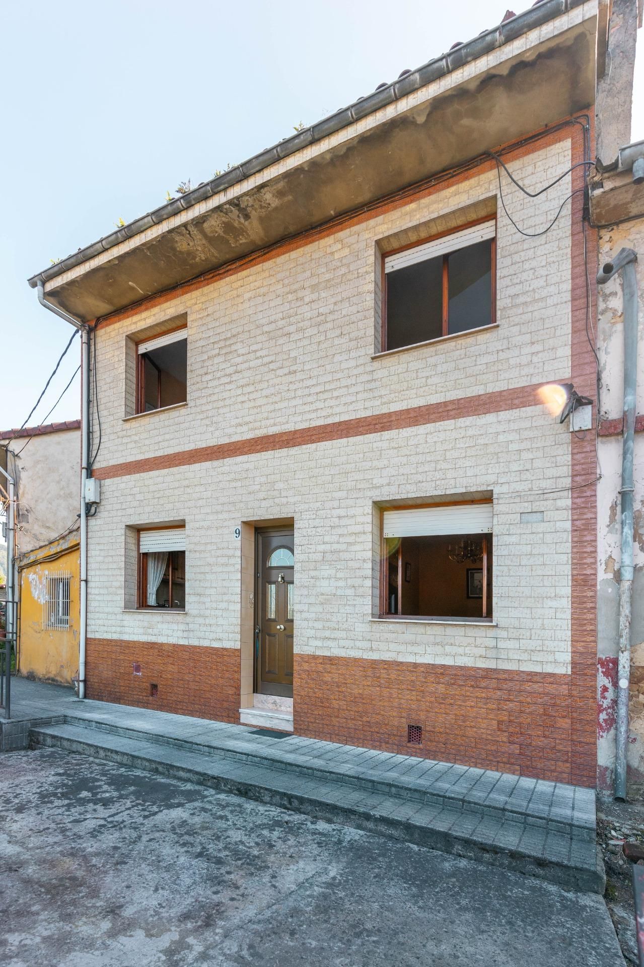 Vista exterior de Casa o chalet en venta en Langreo con Calefacción y Jardín privado