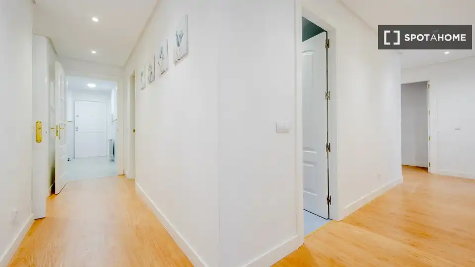 Flat for rent in Madrid  with Air Conditioner, Heating and Furnished