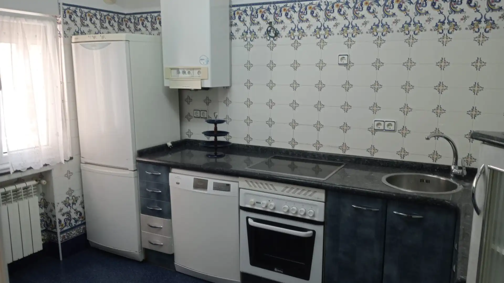 Küche von Wohnung zur Miete in San Martín del Rey Aurelio mit Heizung, Möbliert und Ofen