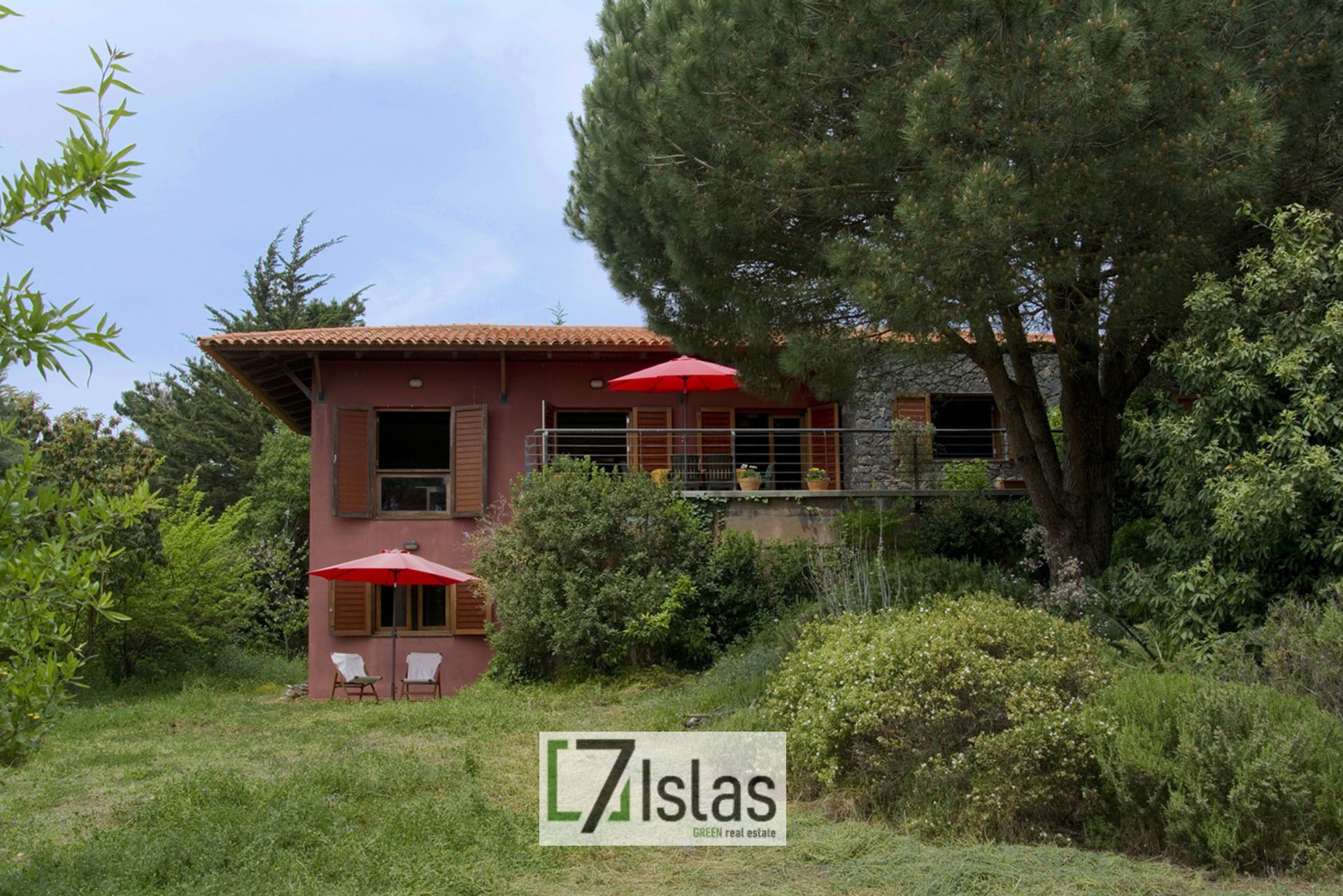 Vista exterior de Casa o xalet en venda en El Rosario amb Calefacció, Jardí privat i Parquet