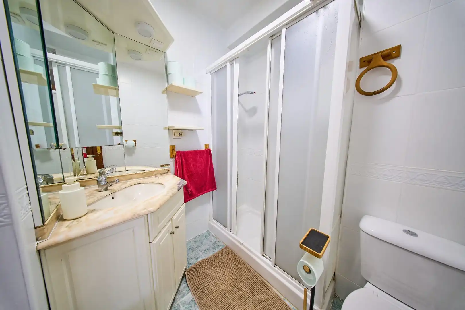 Baño de Piso para compartir en Granada con Amueblado