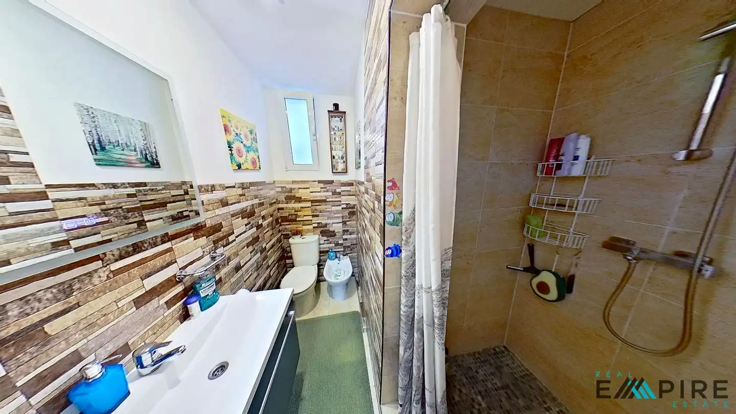 Bathroom of Flat for sale in Carabanchel