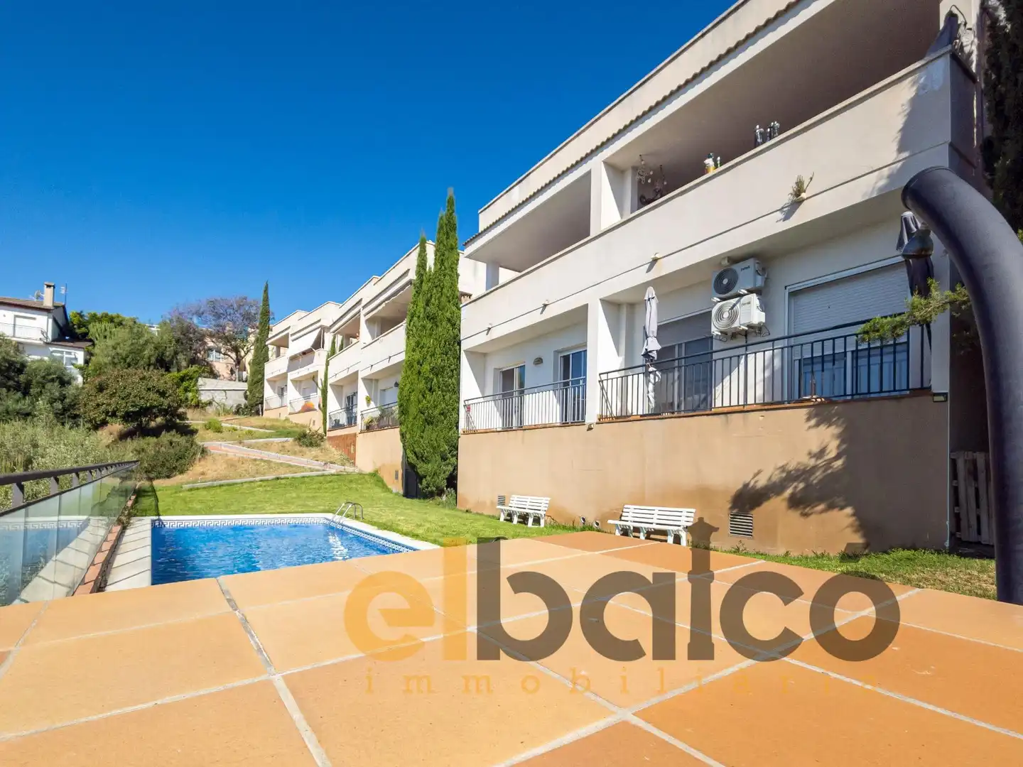 Vista exterior de Casa adosada en venda en Calafell amb Calefacció, Jardí privat i Parquet