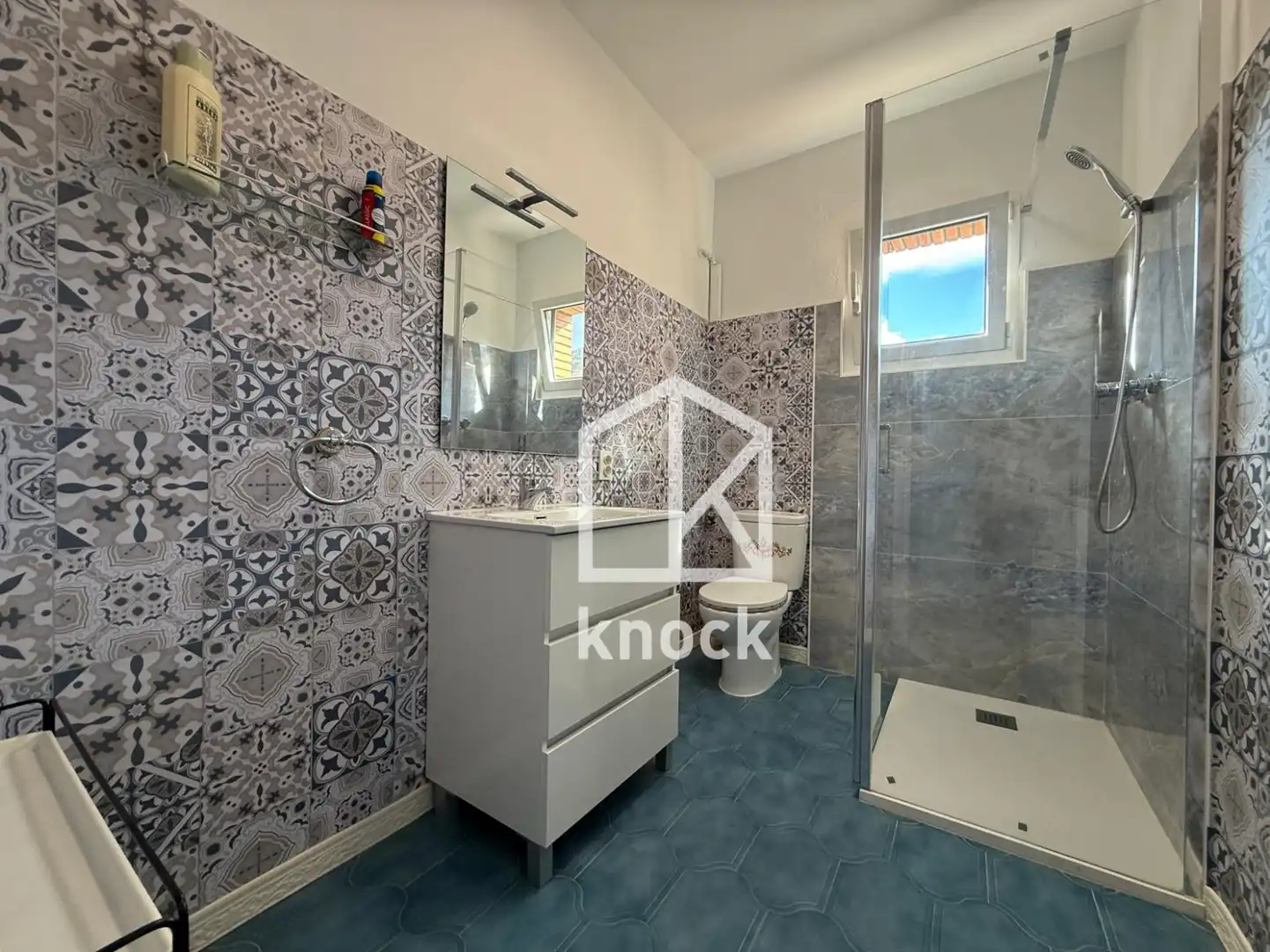Bathroom of Flat for sale in Aller  with Storage room