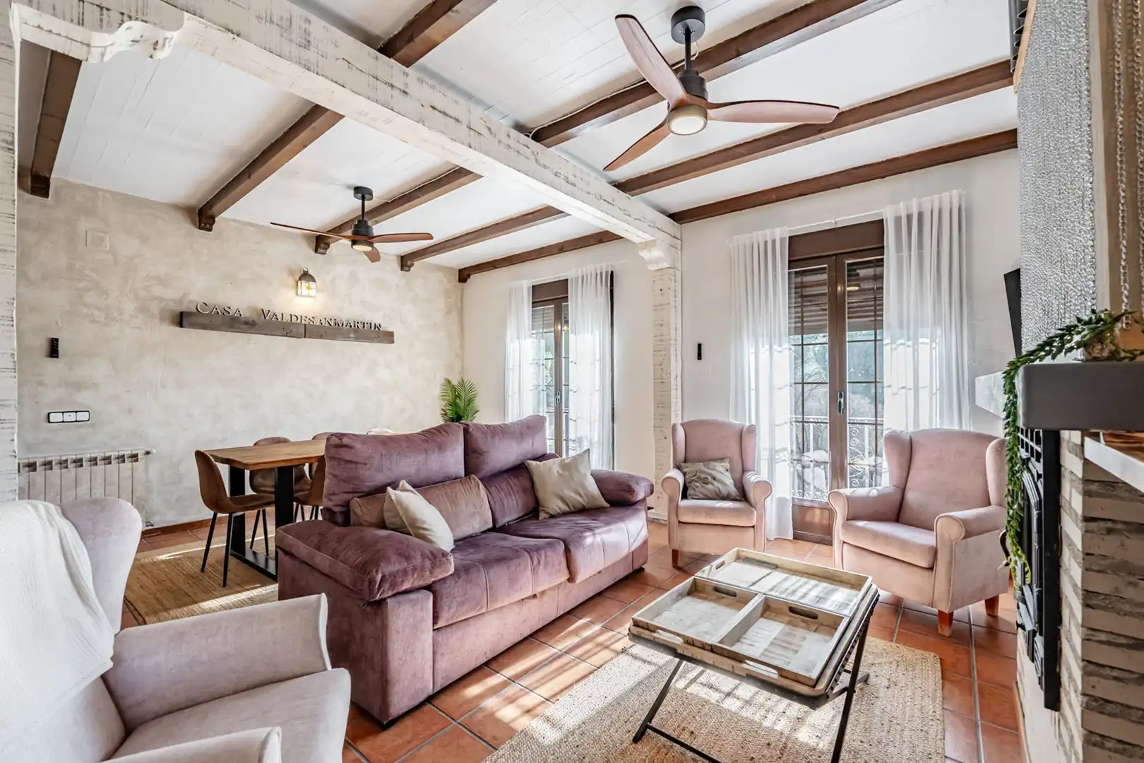 Sala d'estar de Finca rústica en venda en El Tiemblo  amb Calefacció, Jardí privat i Terrassa