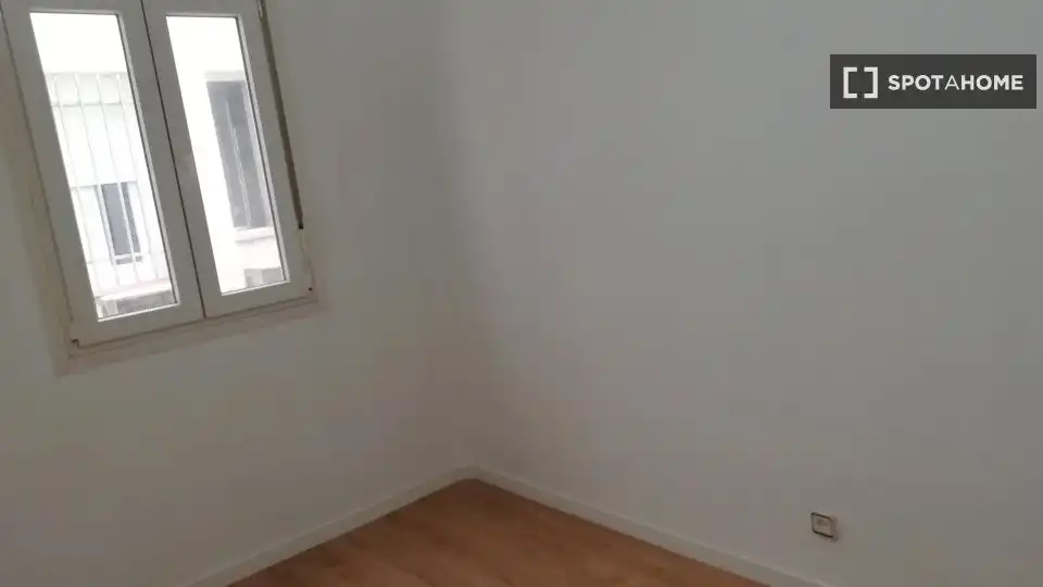 Dormitori de Apartament per a compartir en Madrid amb Aire condicionat, Calefacció i Terrassa