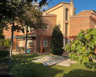 Vista exterior de Casa adosada de lloguer en Reus amb Aire condicionat, Jardí privat i Traster