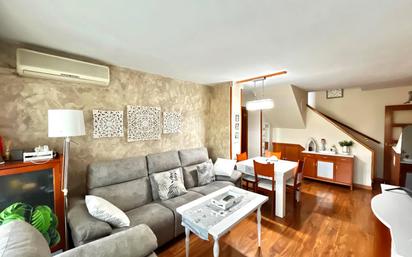 Living room of Duplex for sale in Terrassa  with Air Conditioner, Heating and Parquet flooring