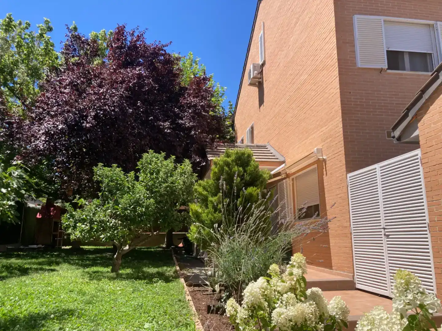 Vista exterior de Pis en venda en Valdemorillo amb Aire condicionat, Jardí privat i Piscina