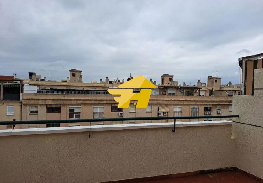 Vista exterior de Àtic de lloguer en Málaga Capital amb Aire condicionat, Jardí privat i Moblat