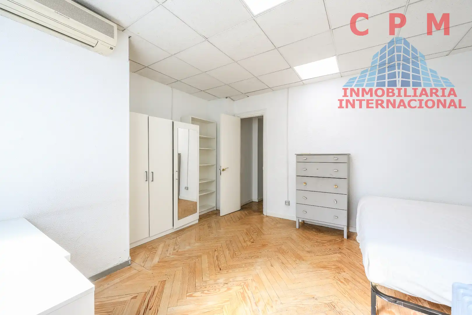 Schlafzimmer von Wohnung zur Miete in Madrid mit Klimaanlage, Heizung und Parkett