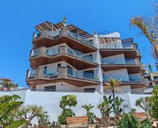 Vista exterior de Àtic en venda en Torrox amb Aire condicionat, Terrassa i Piscina