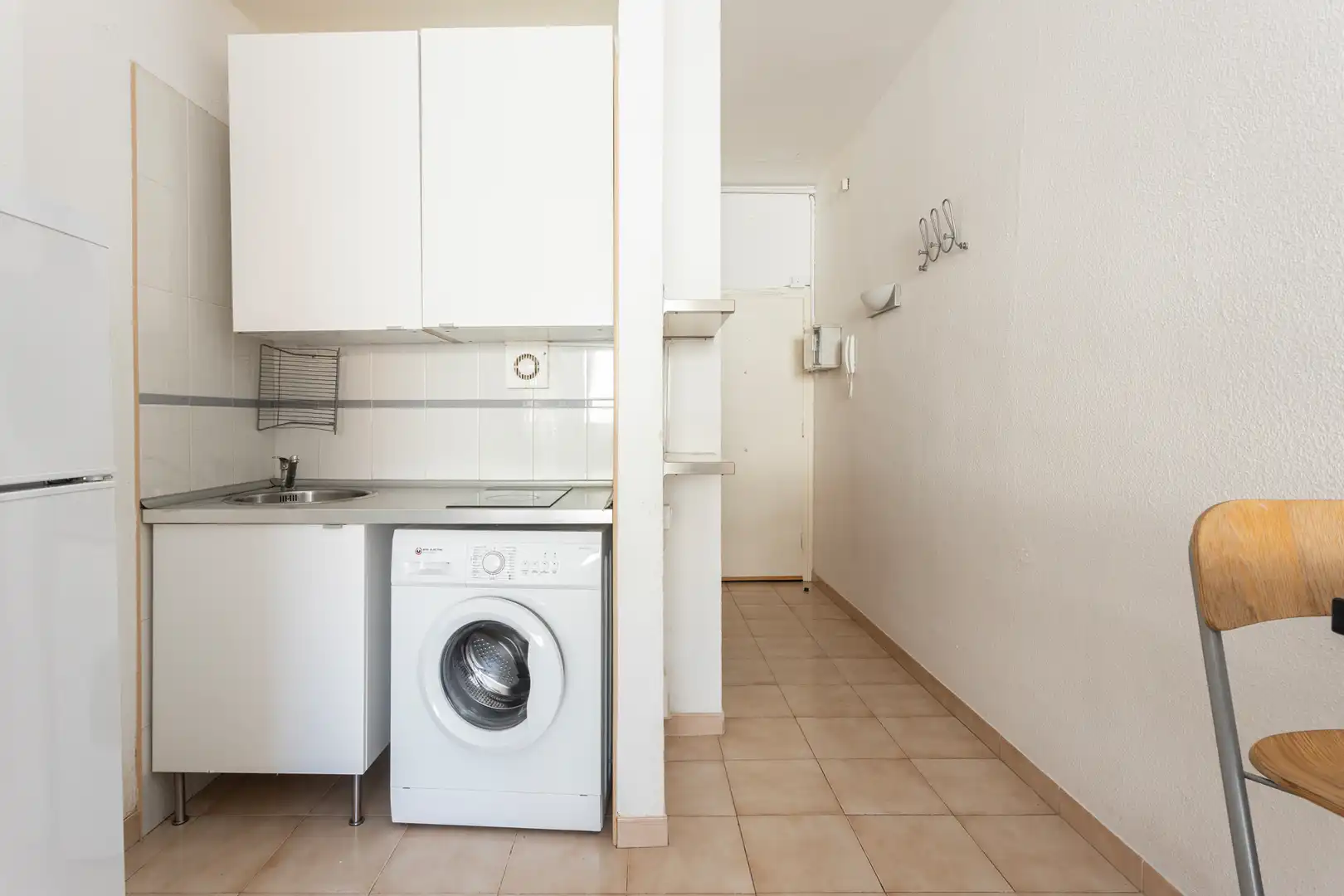 Cuina de Pis en venda en Barcelona amb Moblat, Rentadora i Microones