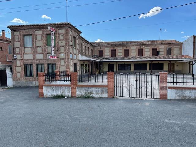 Edificio en Venta en CL-610 en Madrigal de las Altas Torres