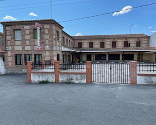 Exterior view of Building for sale in Madrigal de las Altas Torres