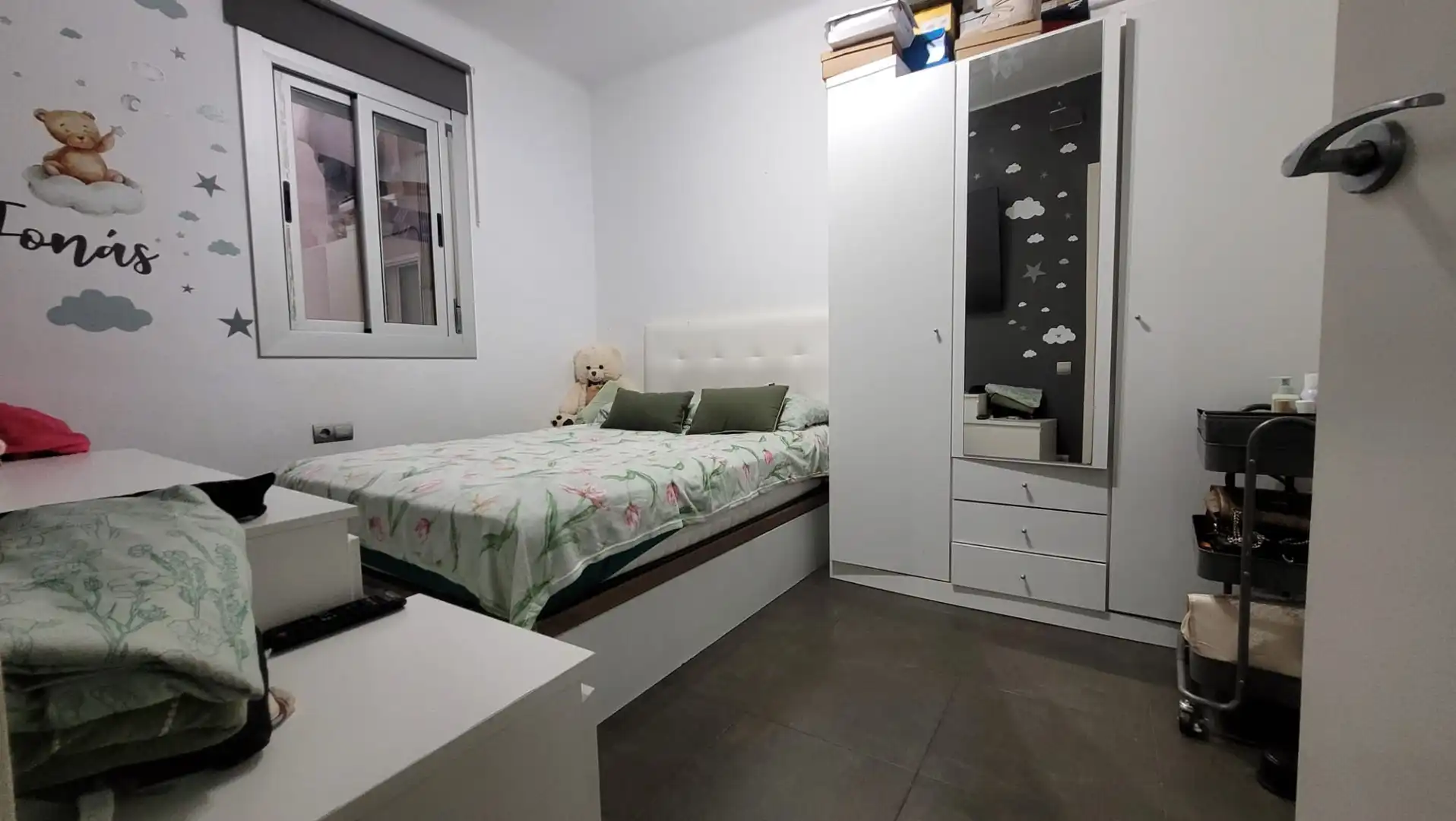 Schlafzimmer von Wohnung zum Verkauf in Barcelona mit Klimaanlage und Ofen