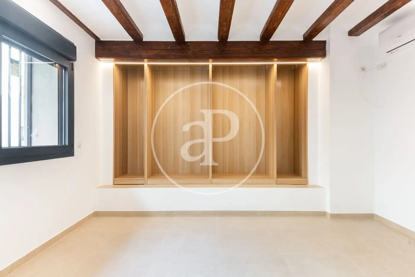 Loft zum Verkauf in Valencia mit Klimaanlage, Heizung und Terrasse