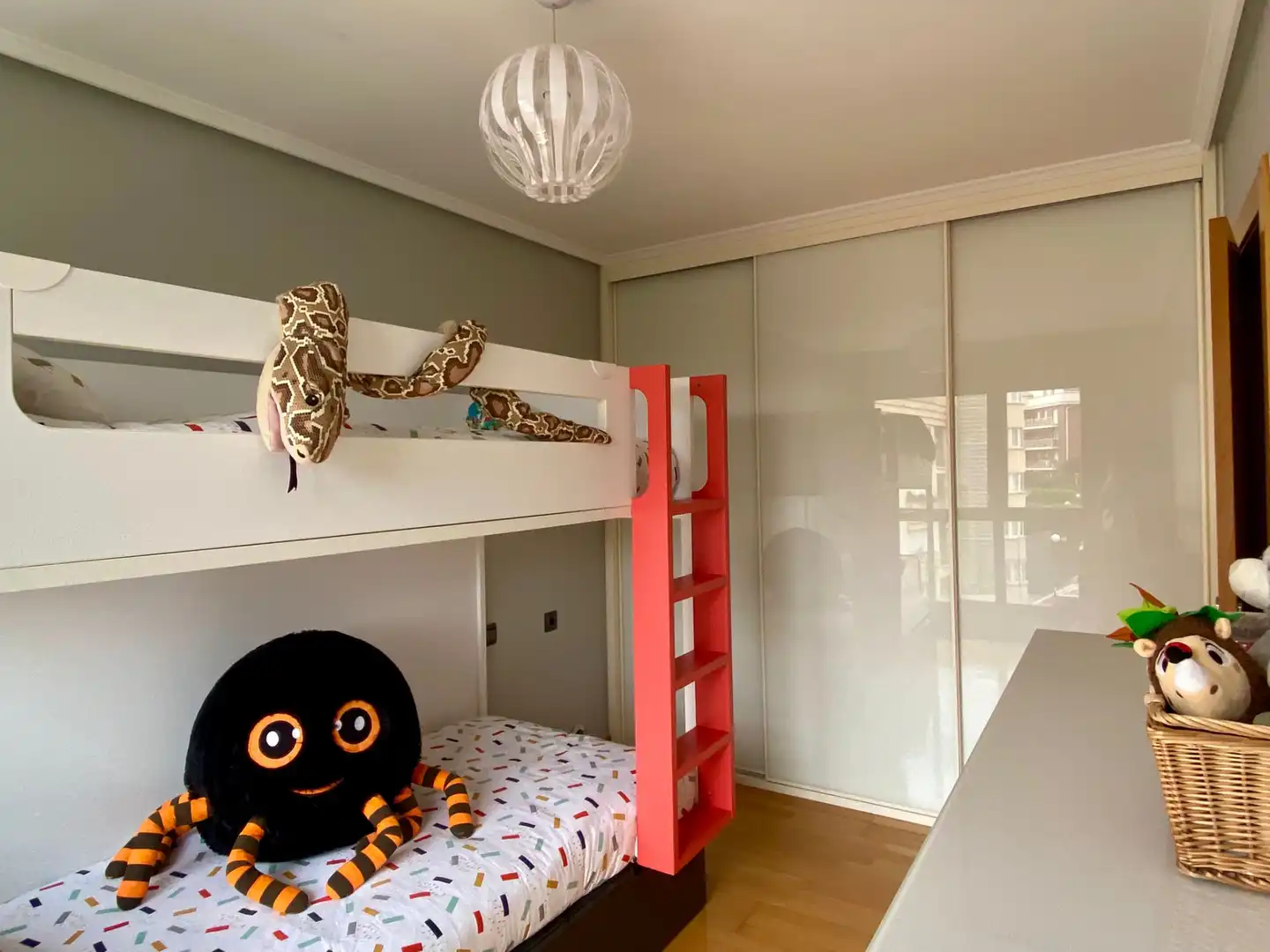 Habitación de Piso de alquiler en Castro-Urdiales con Calefacción, Terraza y Amueblado